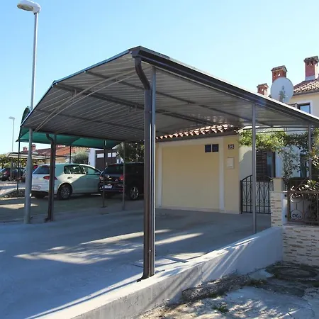 In Porec/istrien 9922 דירה